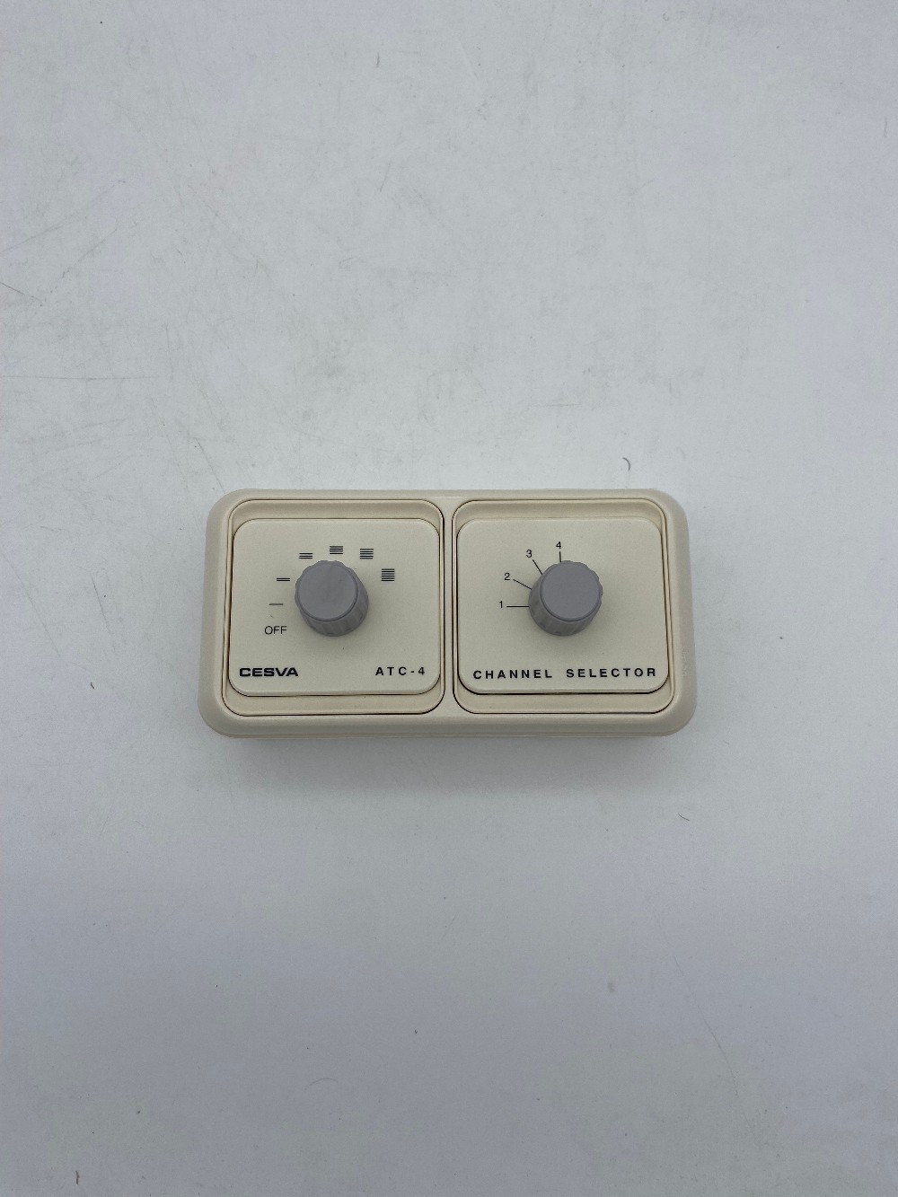 Volumeregelaar + Kanaal selector